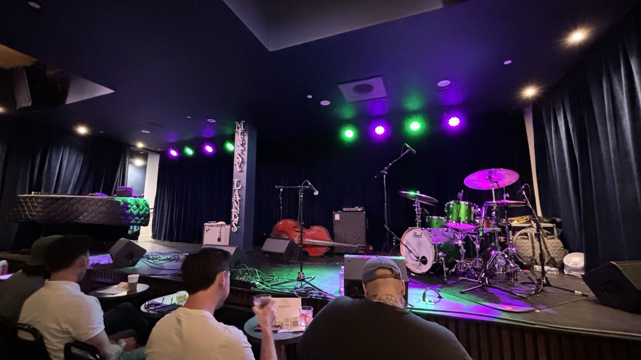 /Zeronaut/allisthewave-hugo-web/raw/commit/3840df7271f42c0b105296785e9b209eb7fea0f9/content/posts/2024-04-09-joyous-jazz/featured.jpeg