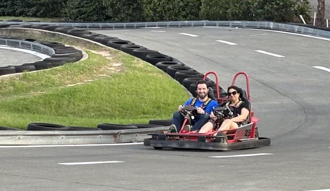 /Zeronaut/allisthewave-hugo-web/raw/commit/fb049b38fd20ce6da824ec0e8d7778534bf958b9/public/posts/2024-04-22-young-again/images/gokarting_hu_9204f10347ecb45c.jpeg